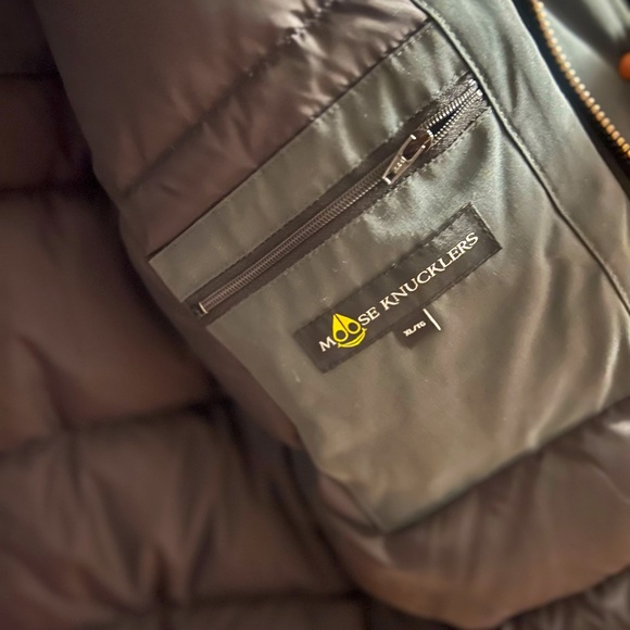 🌀$600🌀 Moose knuckles padded jacket for women - Picture 8 of 8